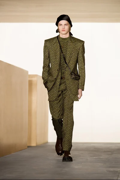 Look 23